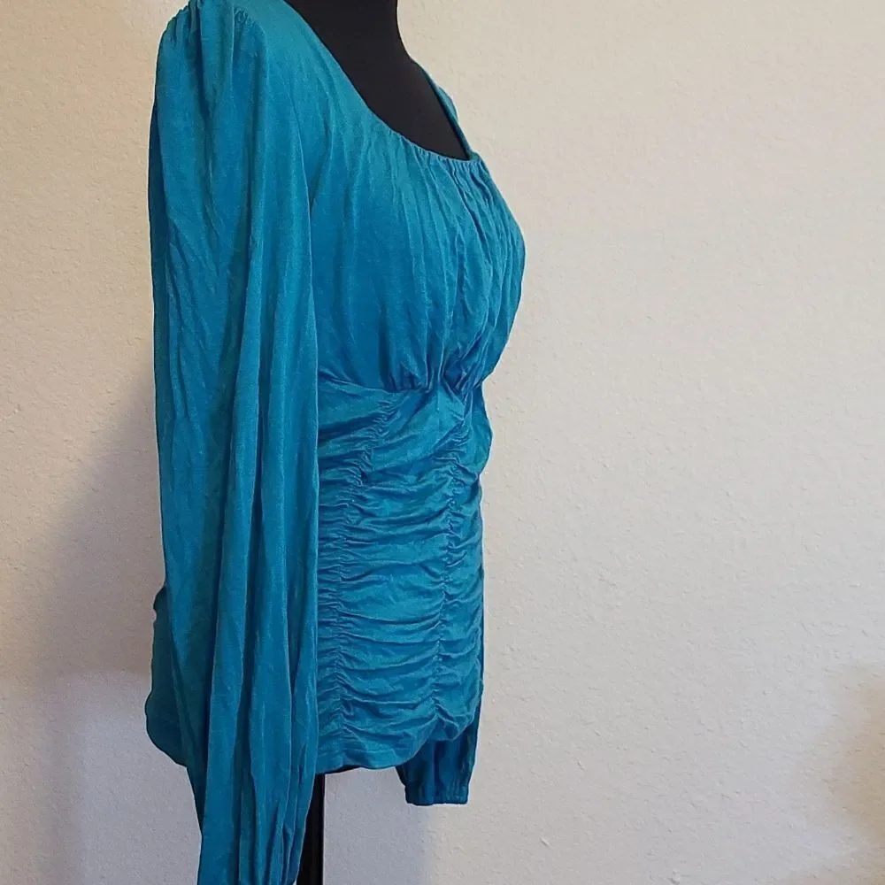 LIUMILAC Teal blue top looks a little more green in person